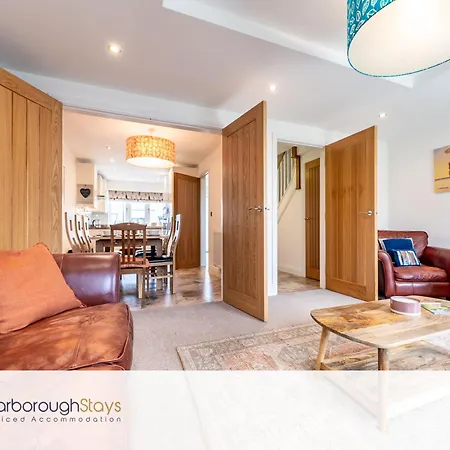 Holiday home Claremont House - *