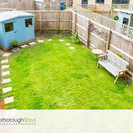 Holiday home Claremont House -